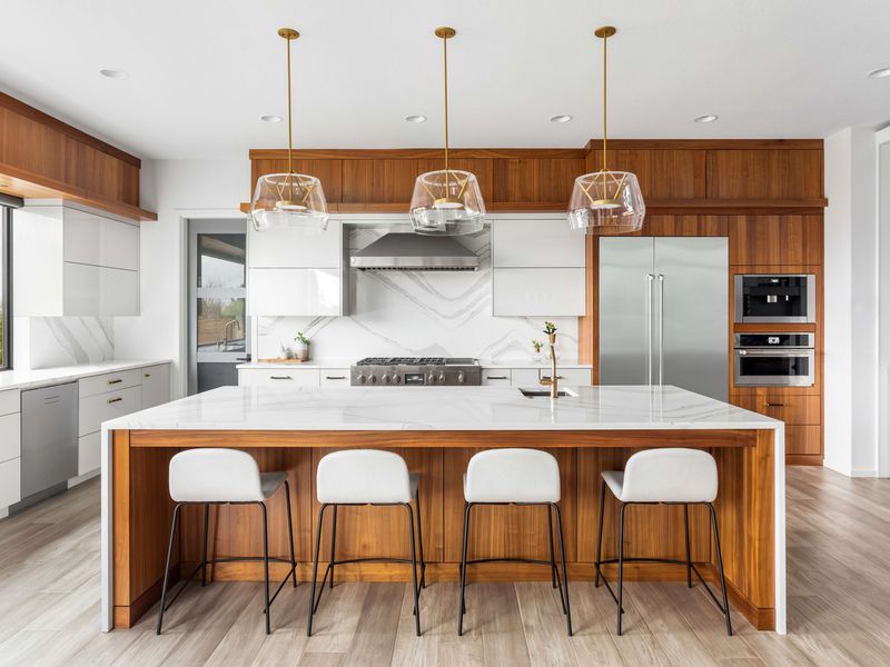 Islands With Seating