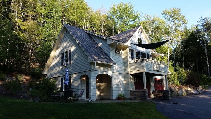Carriage House Cottage – Maine Coast