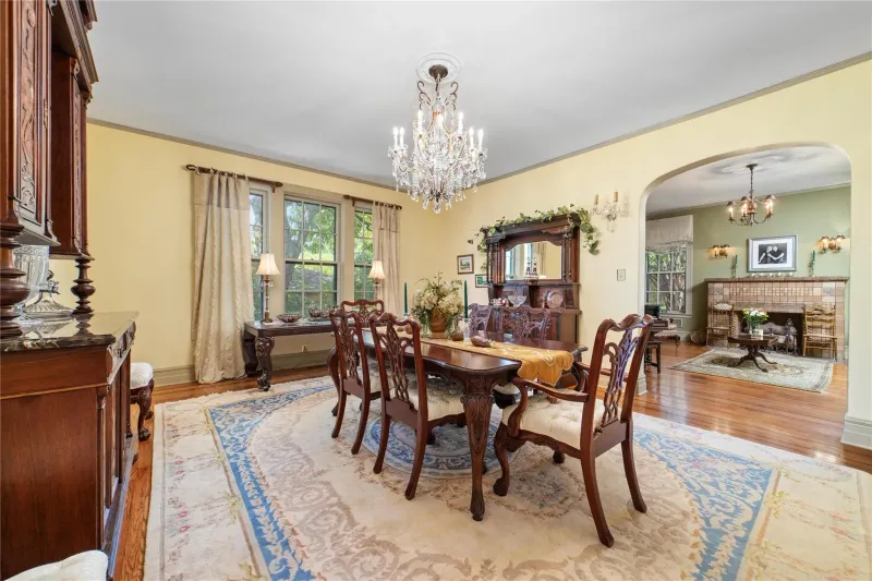 A Dining Room That’s Seen A Century Of Celebrations