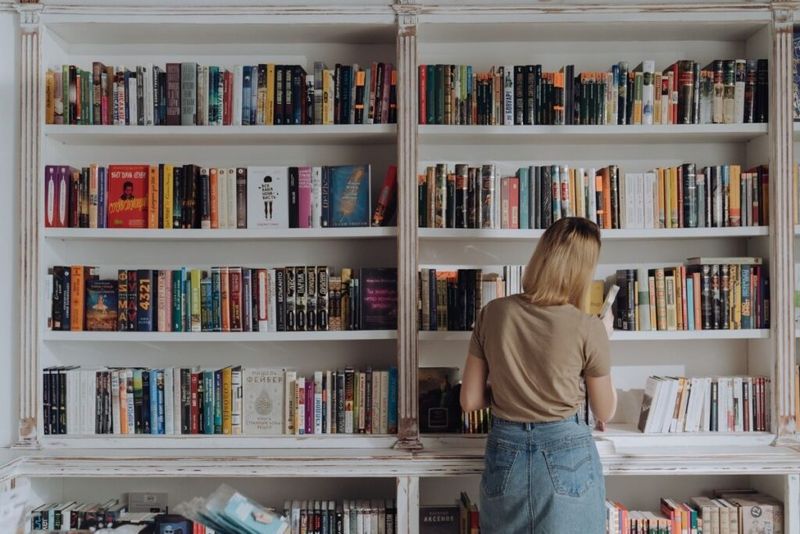 Arrange Books Neatly