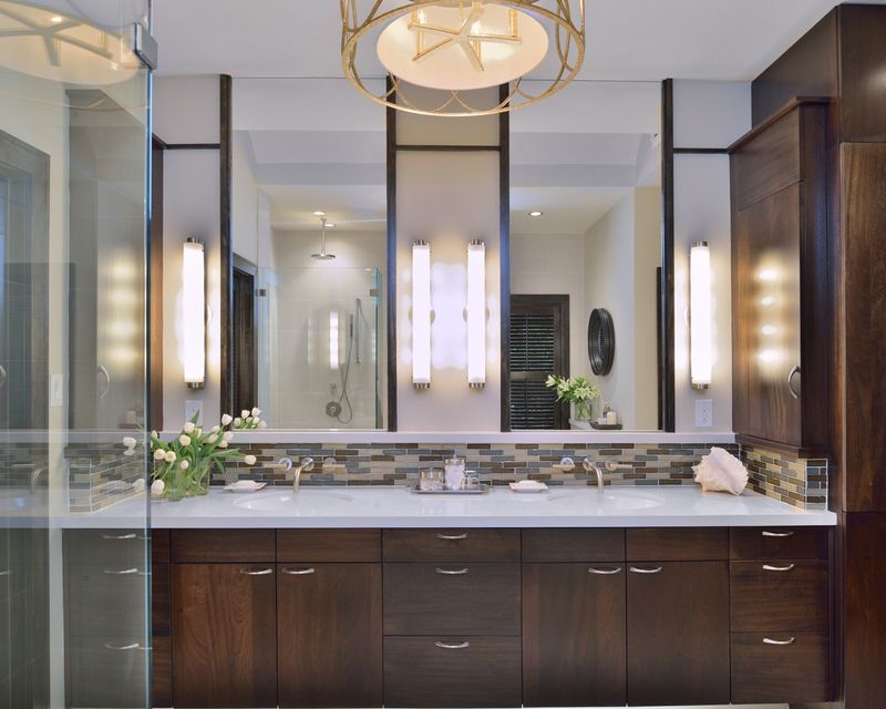 Large Mirrors That Distort The Space