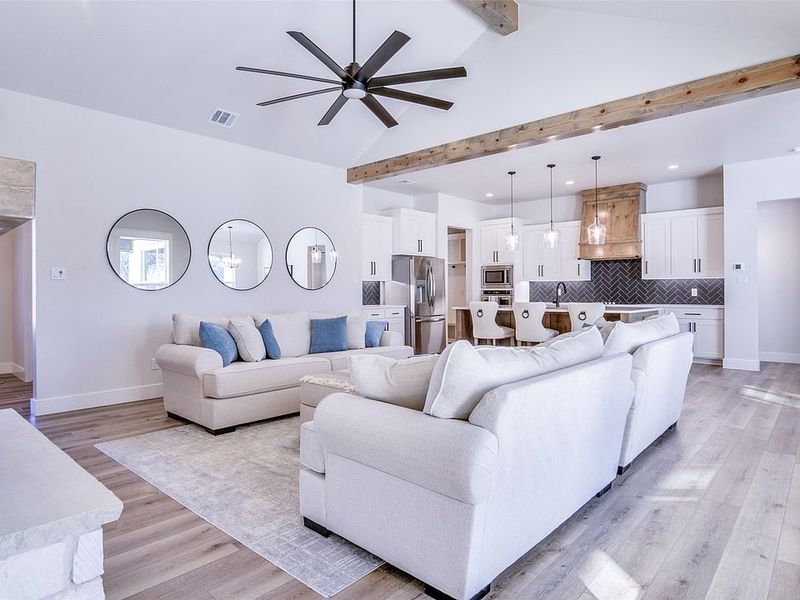 Stunning Modern Living Home – 1012 Agnes N, Springtown, Texas