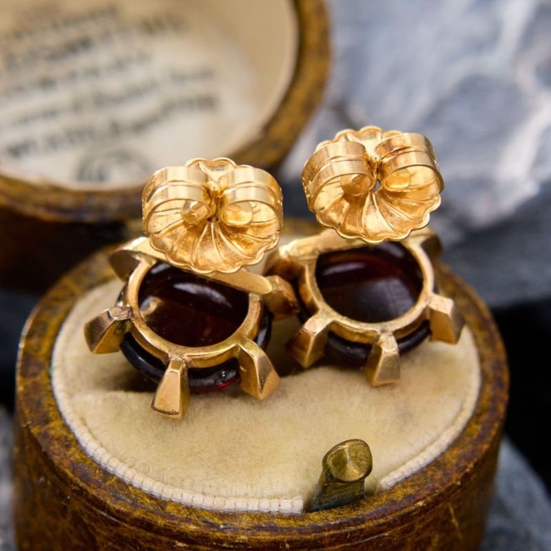 Valuable: Vintage Signed Jewelry
