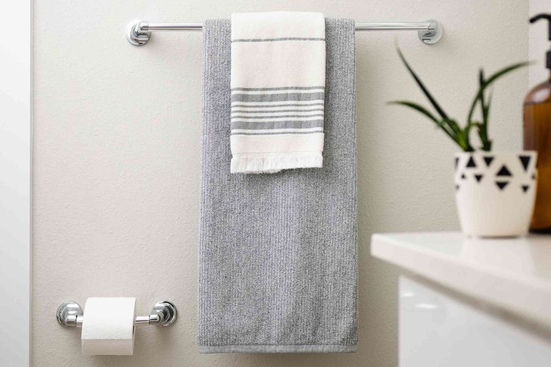 Straighten Bathroom Towels