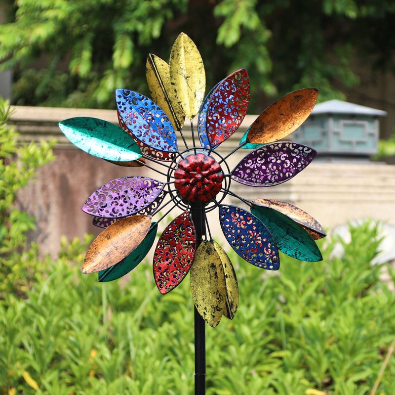Whirlwind Spinner Decorations