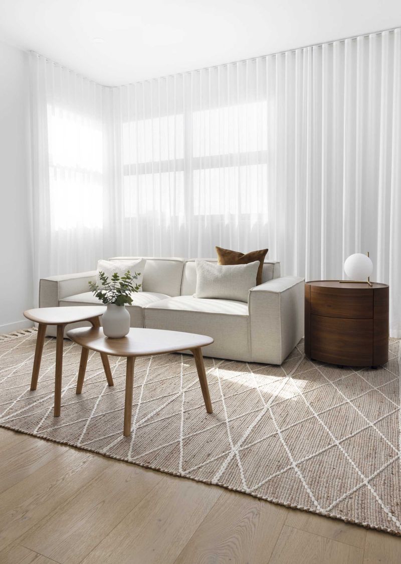 Side Table Synchronization