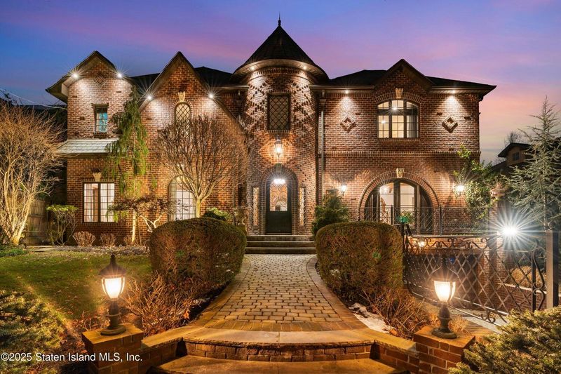Elegant English Manor