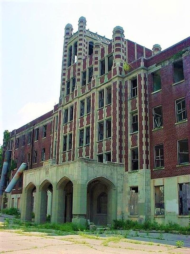 The Waverly Hills Sanatorium – Louisville, Kentucky