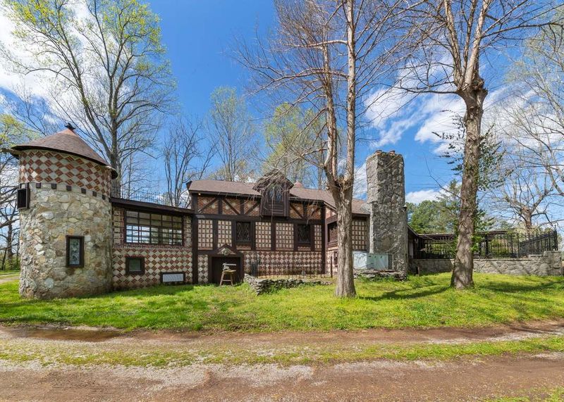 The Lewisburg Estate
