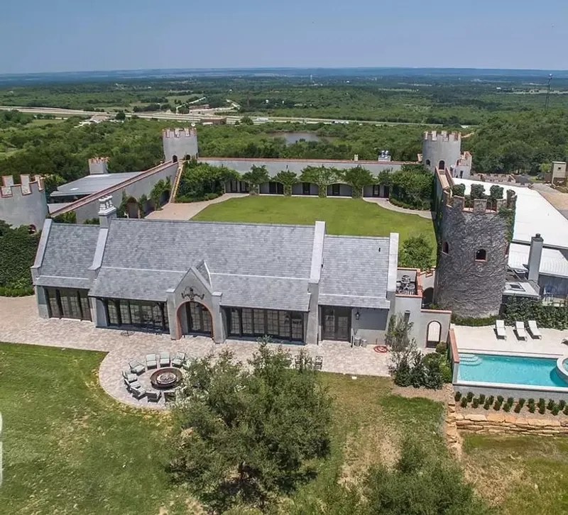 Greystone Castle – Mingus