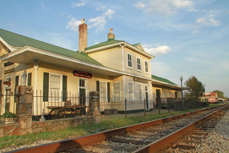 Olde Town Conyers Cottage – Conyers, Georgia