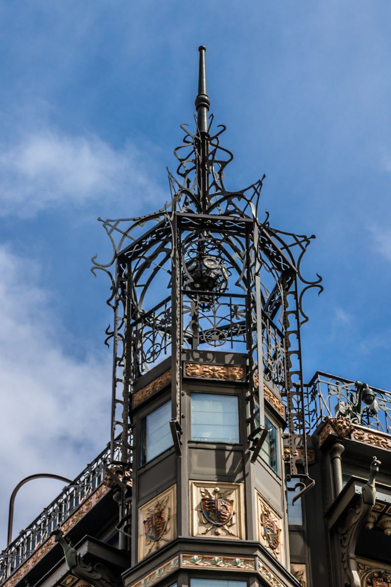 Materials: Wrought Iron vs. Chrome