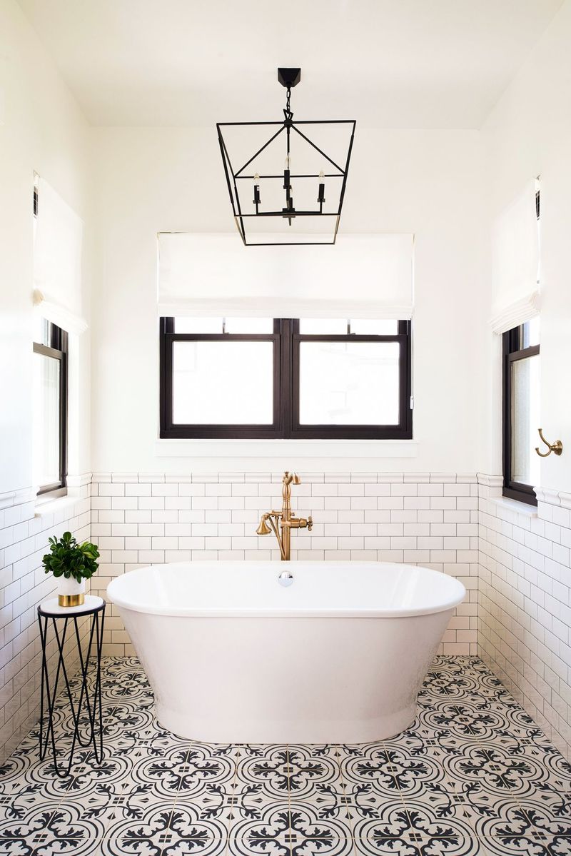 Bold Black Trim In A Bathroom
