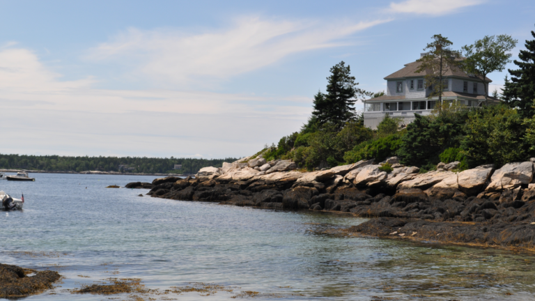 19 Maine’s Coziest Historic Coastal Cottages