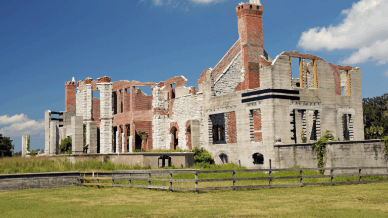 15 Frontier Mansions In Missouri That Are Now Bare Foundations