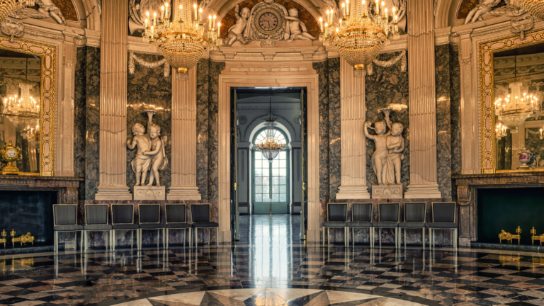 Explore These 25 Historic Homes With Incredibly Eccentric Rooms