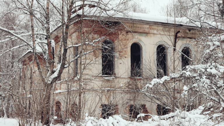 27 Most Beautiful Abandoned Mansions In The World