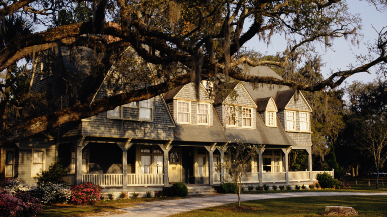 24 Historic Mansions In Georgia That Offer Glimpse Into The Grandeur Of Bygone Eras