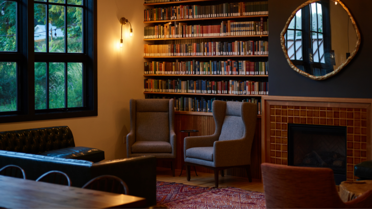 30 Reasons Why “Storybook Cottage” Interiors Are Making People Ditch Minimalism For Layered Comfort
