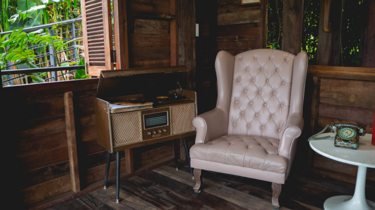 Can You Decorate Your Entire House With Vintage?