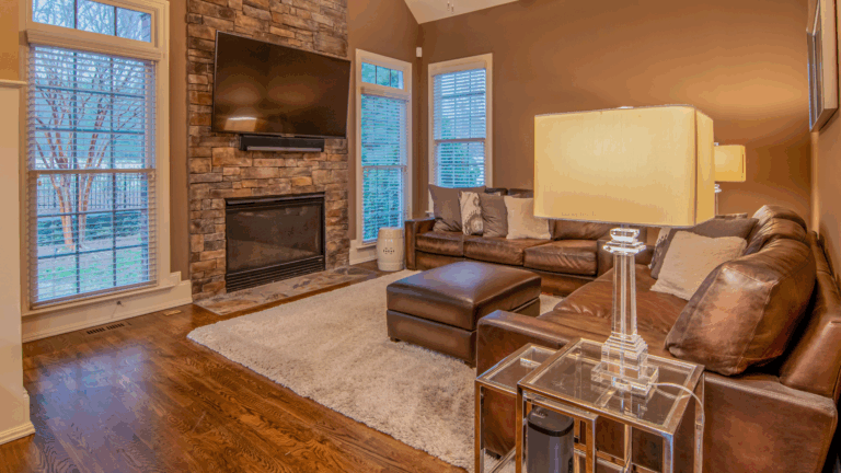 9 Paint Colors That Work With Brown Furniture (And 9 That Don’t)