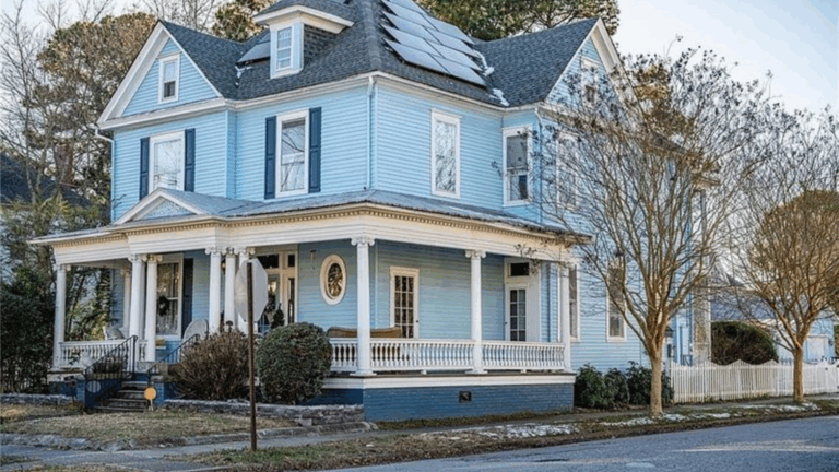 Tour A 1915 Portsmouth Victorian With Stained Glass And 7 Fireplaces