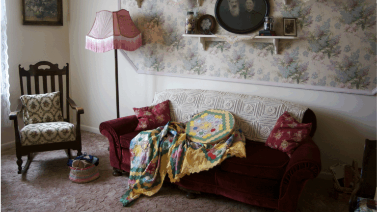 8 Things In Grandma’s Living Room That Are Worth A Fortune (Plus 8 That Are Not)