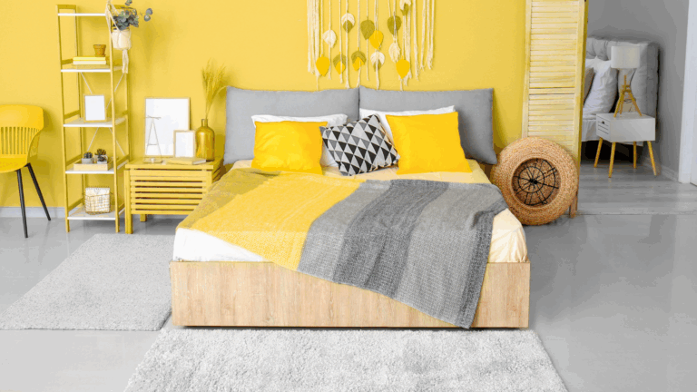 20 Bold Home Interiors That Prove “Color Clashing” Is The Happiest Design Trend Yet