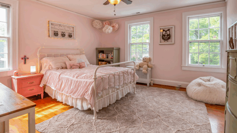 This “Dated” Bedroom Trend Is Officially Back In A Big Way