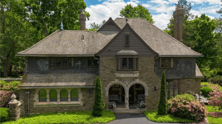 15 Beautiful Features Of ‘The Woods,’ A Gorgeous 1921 Lakefront Home In Bemus Point