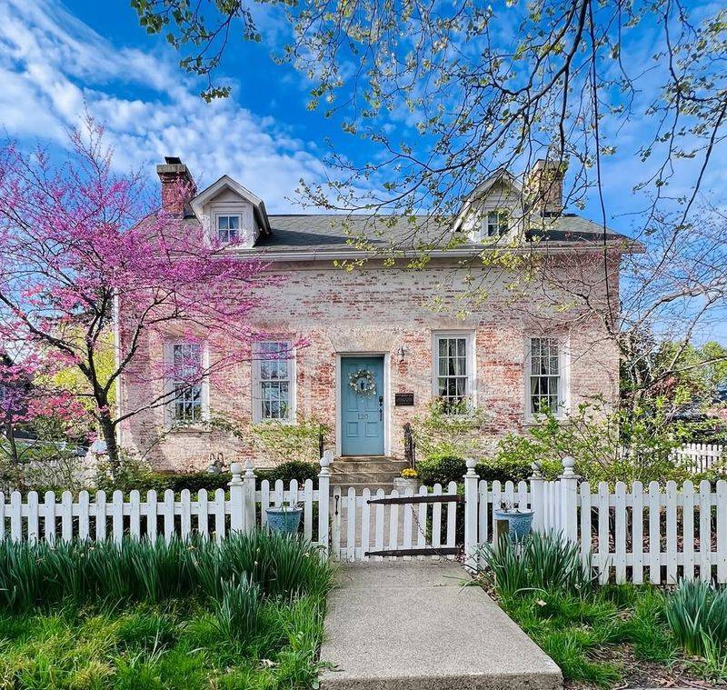 Quaint Country Cottage