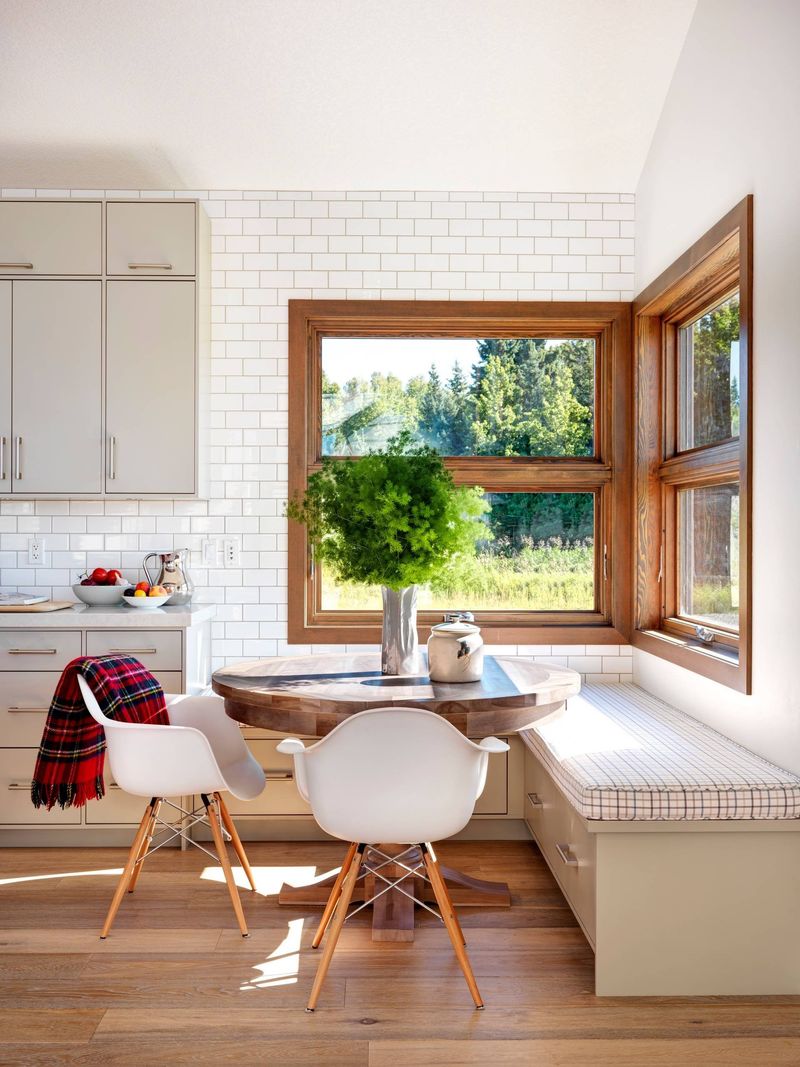 Built-In Breakfast Nooks: Cozy Corners