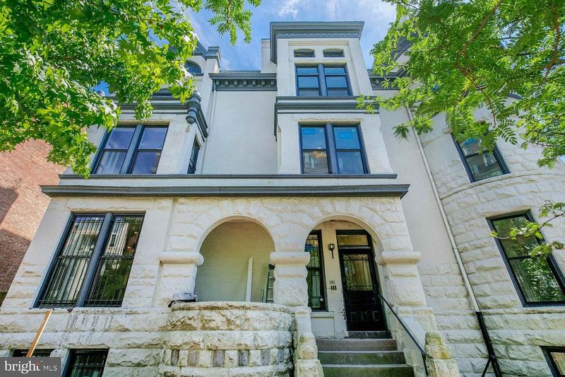 1. 1885 Traditional Townhouse in Washington, DC