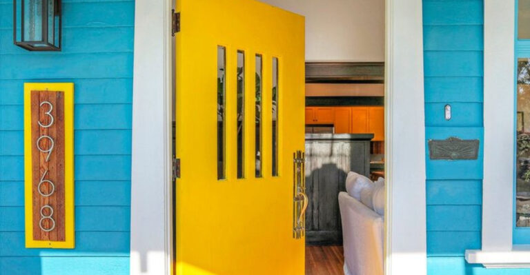 10 Front Door Color Trends That’ll Drop In Popularity in 2025 And 5 That Are Always Horrible