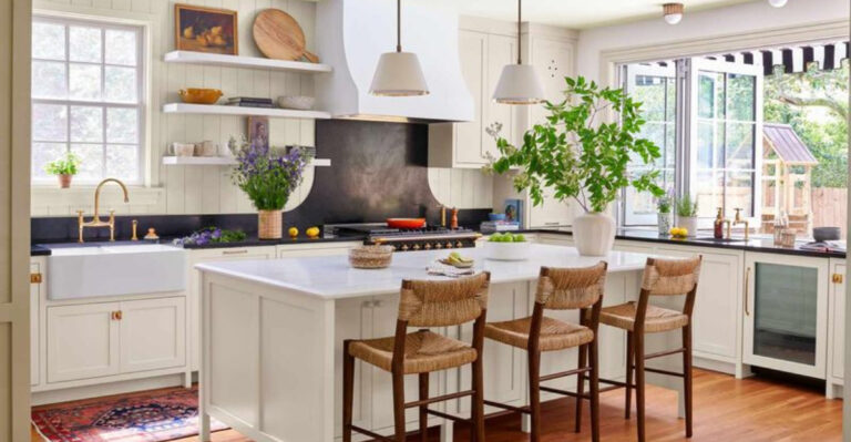 10 Outdated Farmhouse Design Trends That Are Coming In 2025 And 5 That Will Be Replaced