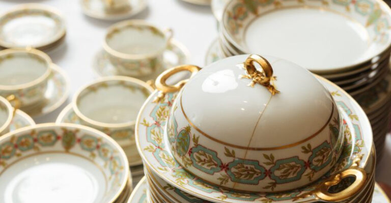 10 Things In Grandma’s House That Aren’t Worth As Much As You Think (Plus 10 Things That Are Practically Worthless)
