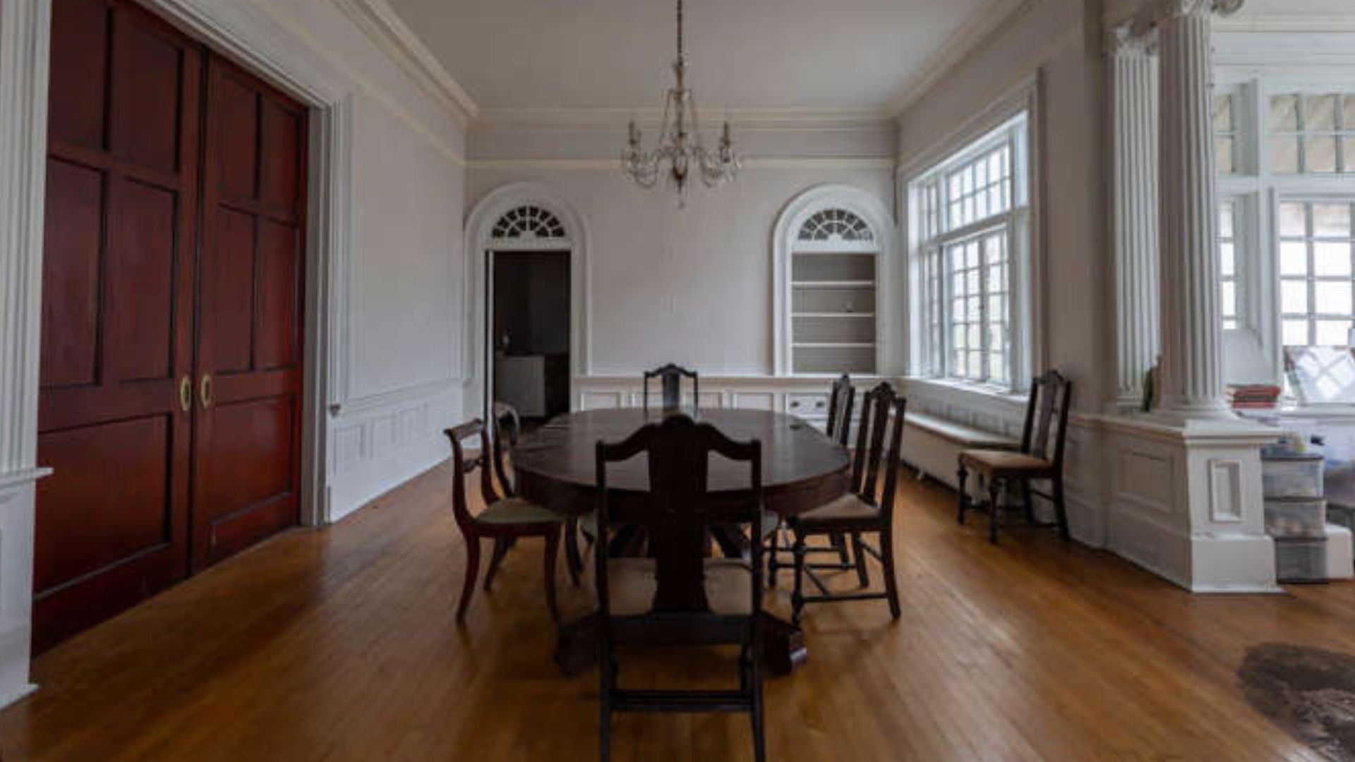 dining room in the mansion