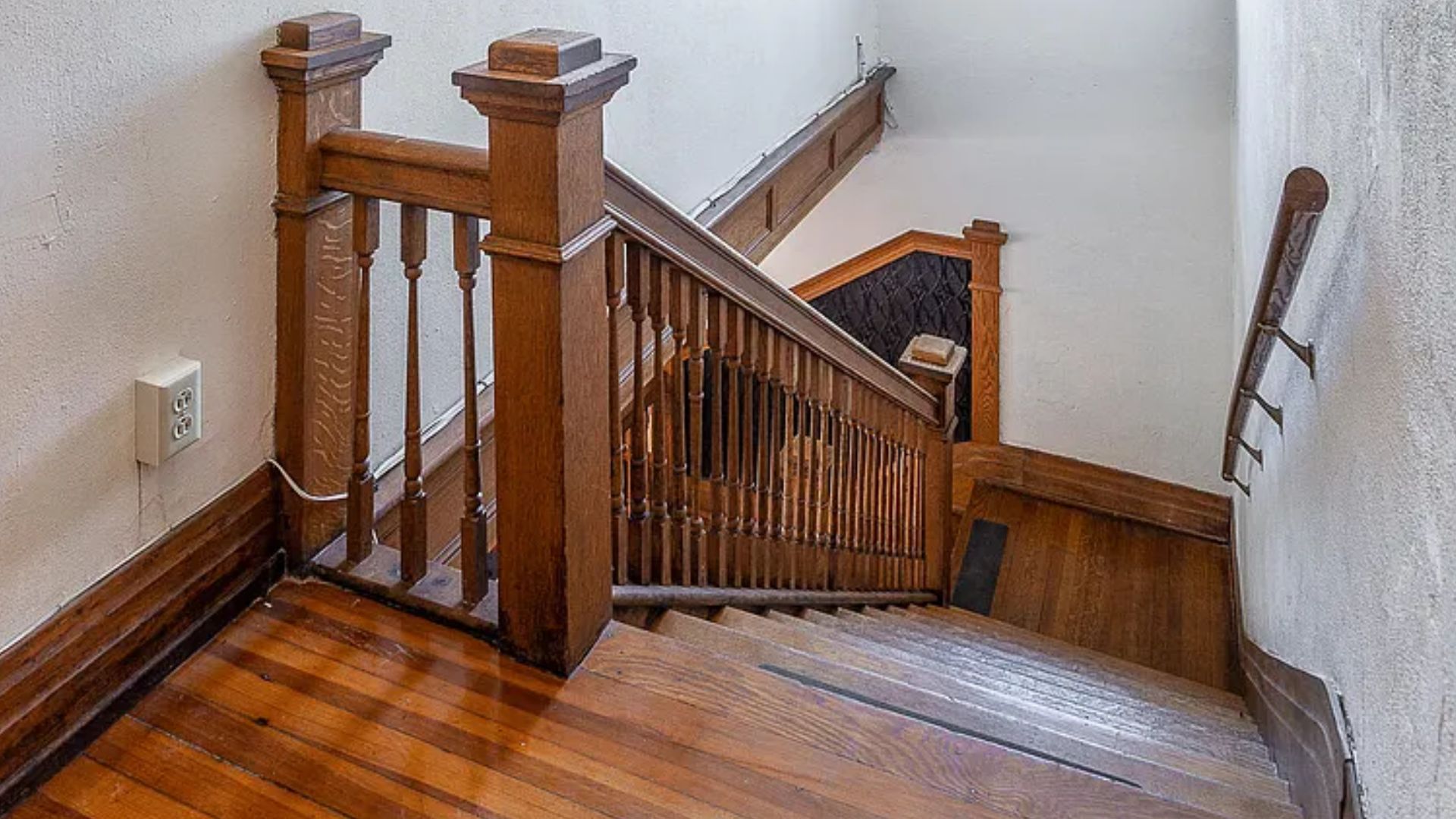 upstairs landing lots of natural light