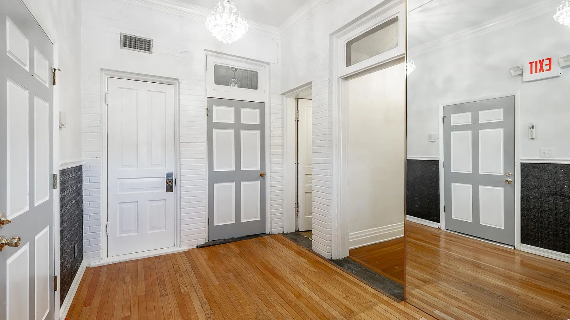 bright and spacious extra room