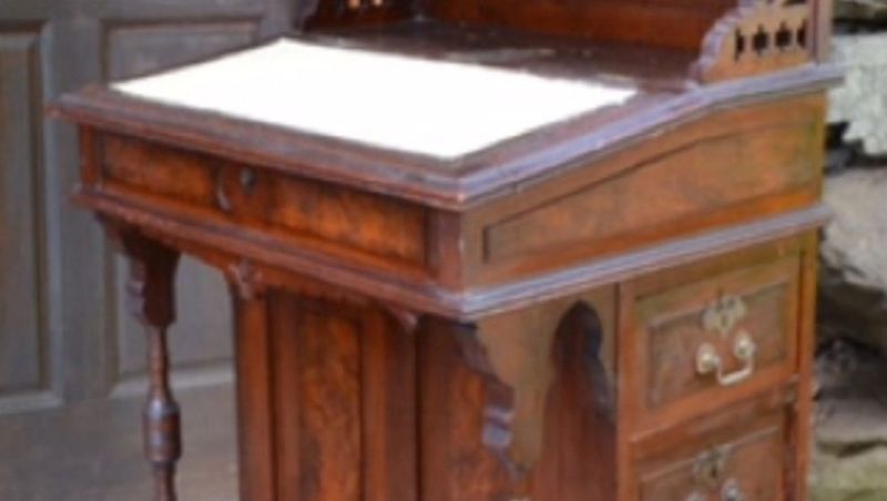 Mass-Produced Victorian Furniture