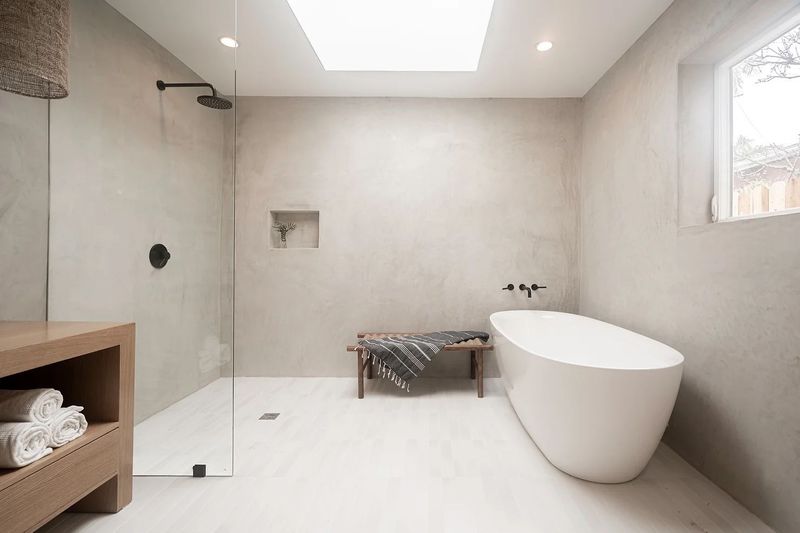 Minimalist Glass Panel Design