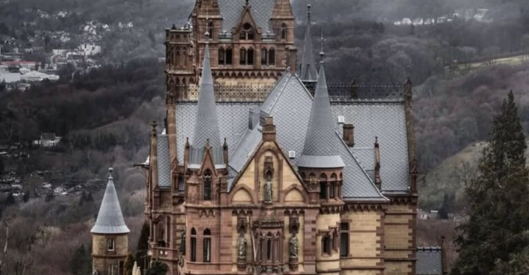 15 Gothic Architecture Features That Scream Drama