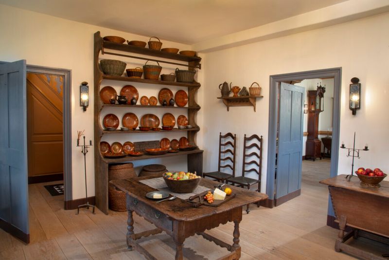 Colonial Hearth (1700s)