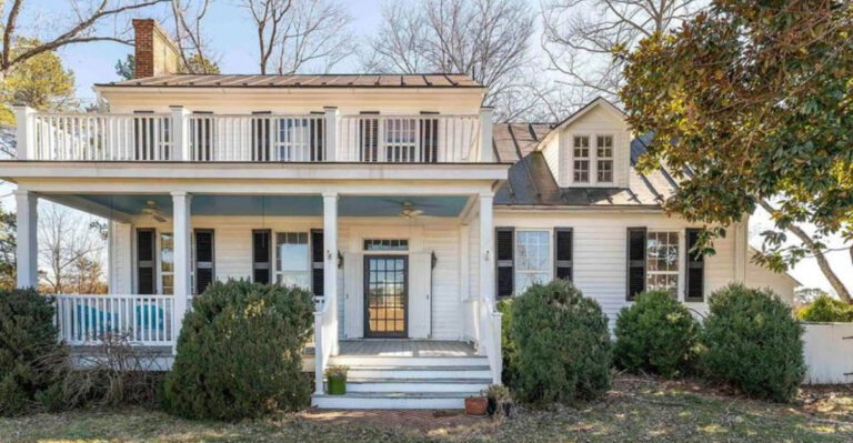 15 Photos Of A 1793 Virginia Farmhouse With Saltwater Pool and Scenic Views