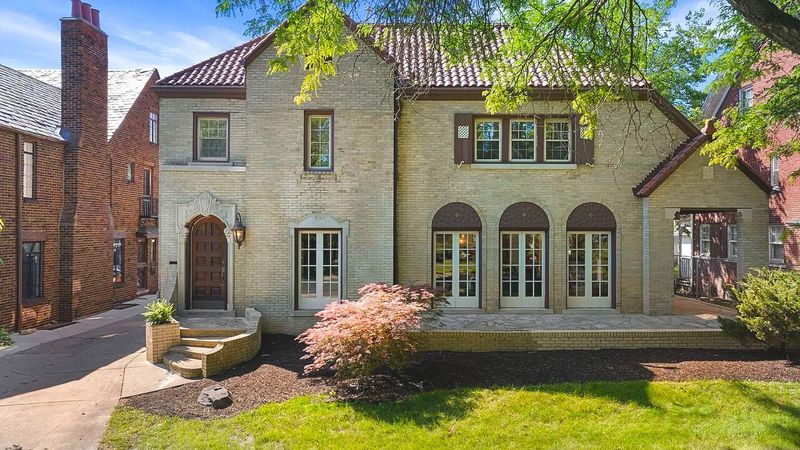 Grand Colonial Exterior With Timeless Appeal