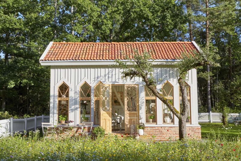 A Seamless Blend of Indoors and Outdoors