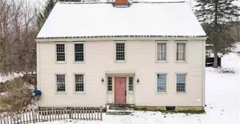 15 Photos Of A Lovely 1756 Colonial Home in Connecticut