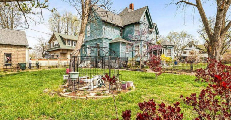 15 Photos Reveal the Grand Charm of a Victorian Home in Monett