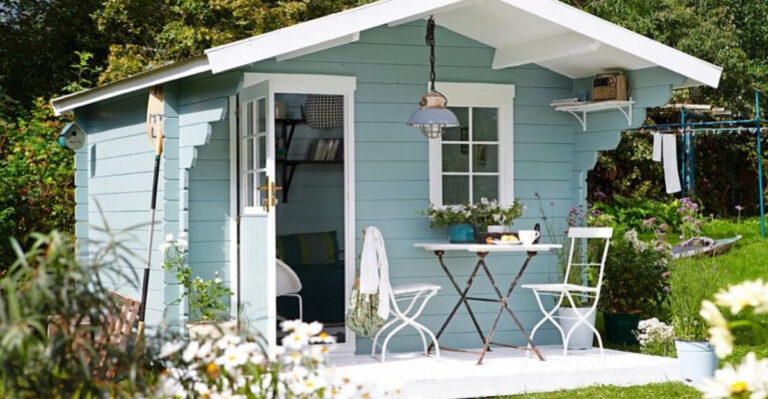 15 Reasons Why Small Blue Houses Feel So Peaceful And Cozy
