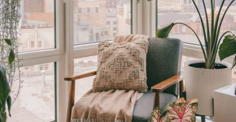 16 Clever Tips For Creating A Cozy Nook In Any Corner Of Your Home, According To Designers